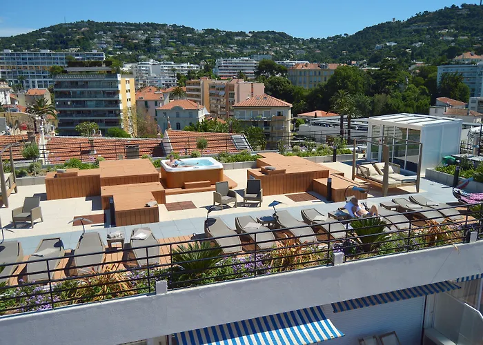 Best Western Premier Le Patio des Artistes Wellness Jacuzzi